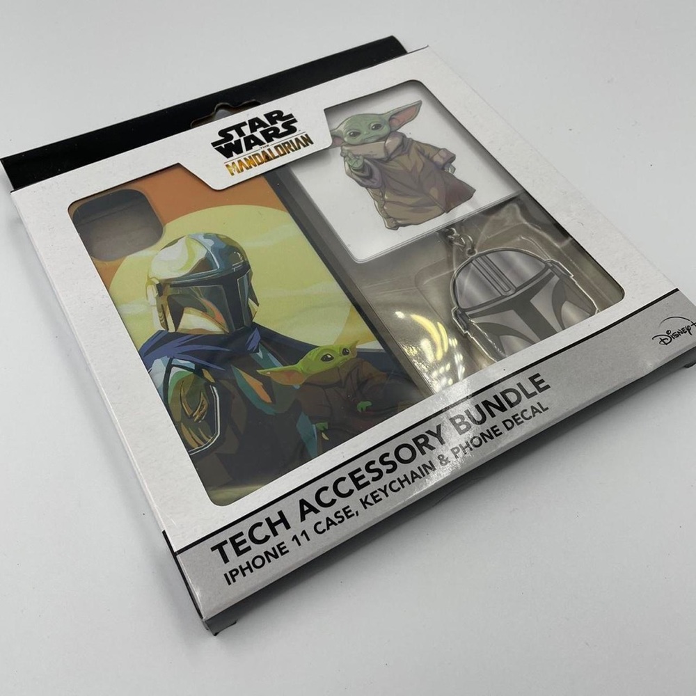 nwt Star Wars iPhone 11 case with keychain